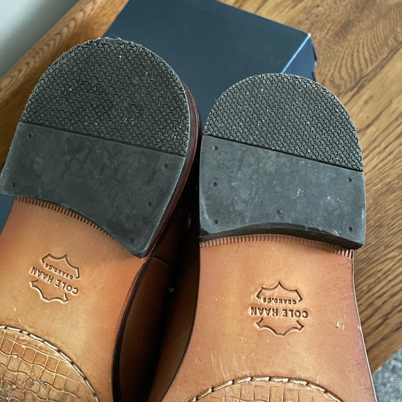 Grand OS Cole Haan Perfect used condition. Used 3 hours. Non smoker no pets. - Picture 4 of 4